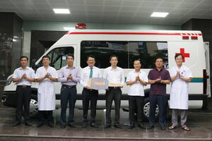 Bệnh viện Đa khoa tỉnh Bắc Giang được tài trợ 01 xe cứu thương do BIDV trao tặng