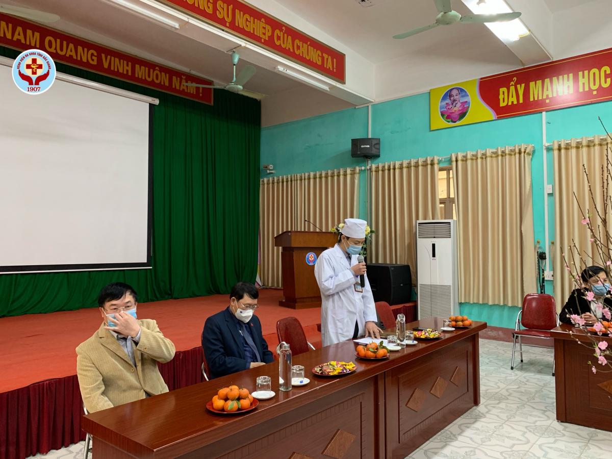 Giám đốc Thân Trọng Hưng báo cáo công tác chuẩn bị tết 2021
