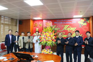 Phó Chủ tịch thường trực UBND tỉnh Mai Sơn đến thăm, chúc tết tập thể cán bộ, y bác sĩ bệnh viện Đa khoa tỉnh Bắc Giang